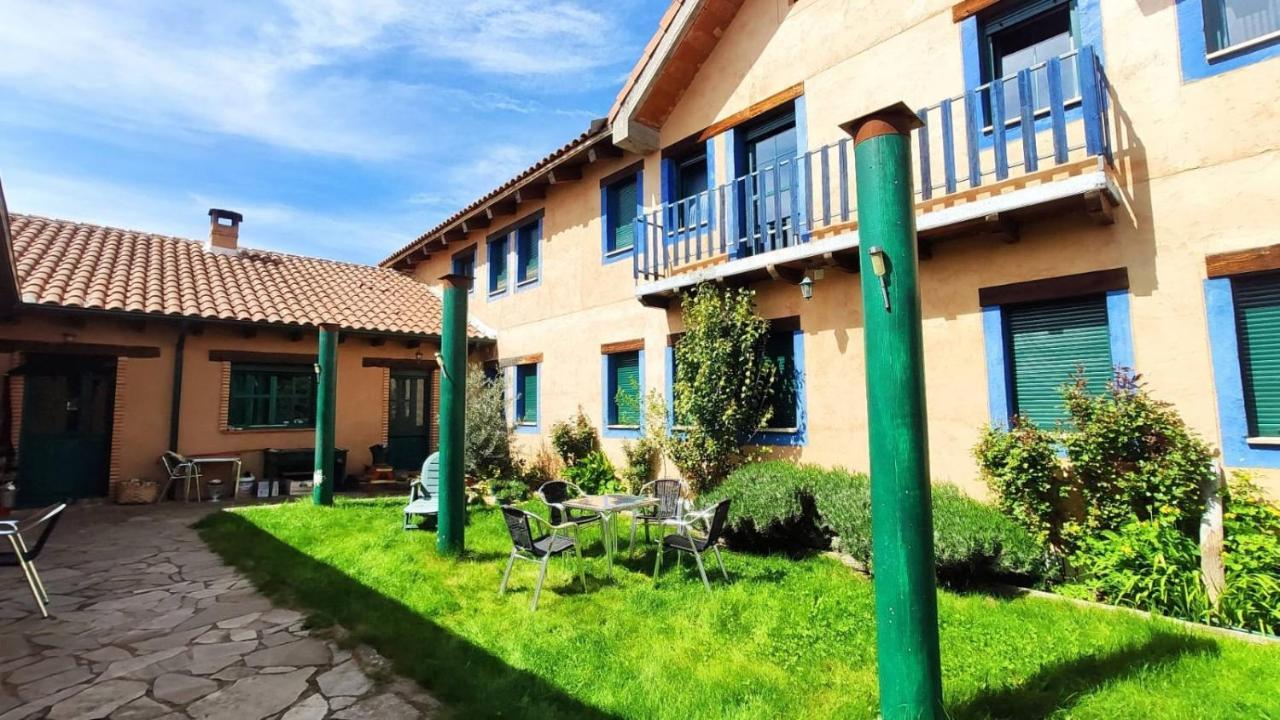Albergue De Peregrinos Casa Flor Murias de Rechivaldo Exterior photo